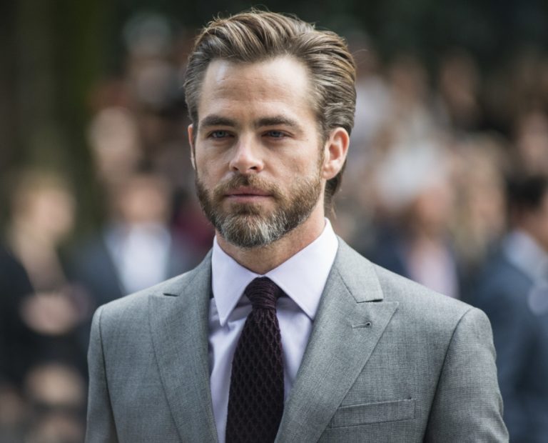 Chris Pine Height, Weight, Age, Family, Net Worth, Wife & Facts