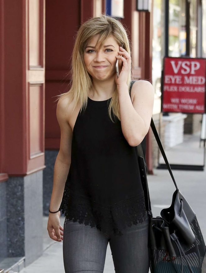 Jennette McCurdy height weight
