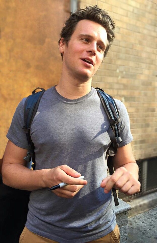 Jonathan Groff height weight