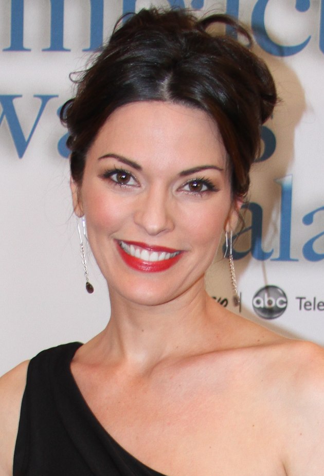 Alana de la Garza Height Age Measurements Net Worth