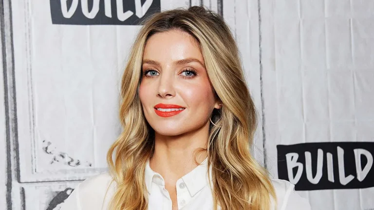 Annabelle Wallis